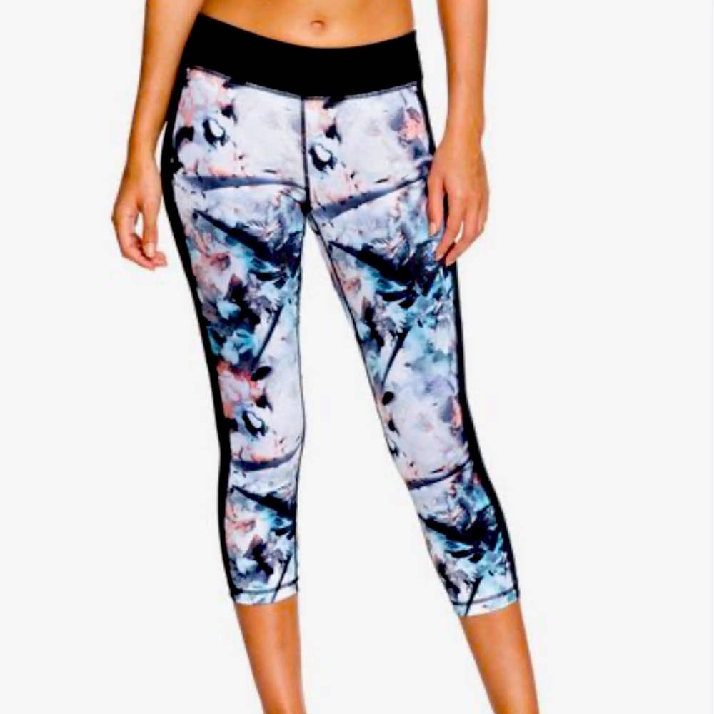 NWT Roxy Spy Game Technical Capri Leggings, Size L